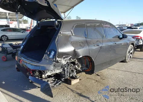 2025 BMW Ix xDrive50 из США, поврежденный, VIN WB523CF01SCT07778